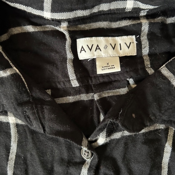 Ava Viv Black Plaid Top - Picture 5 of 5